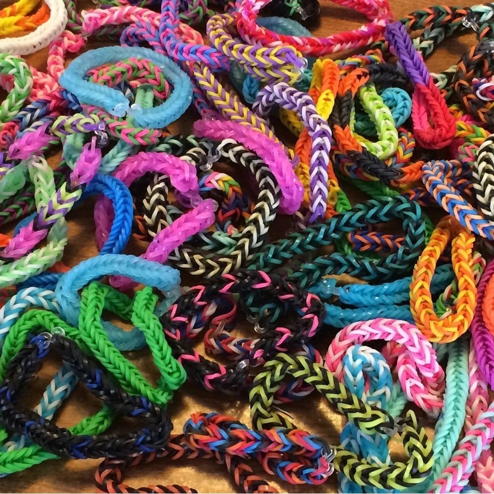 50 RUBBER BAND BRACELETS